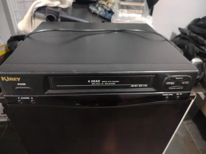 Videocassete Kirey VHS 4 Cabeças ? Liga, Sem Cabos AV e Controle