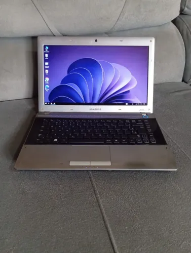 Notebook Samsung Core i3/Com 4GB de memória RAM/HD de 500GB/Windows 10/Funcionando tudo!!