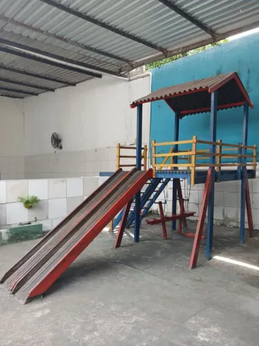 Playground infantil em madeira 