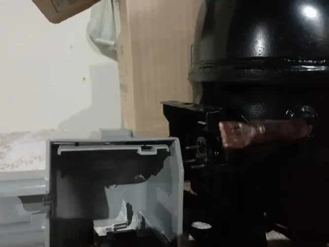 Compressor pra Geladeira 220. Novo. Zero. Nunca usado. Abaixo do valor pra subir hooooje