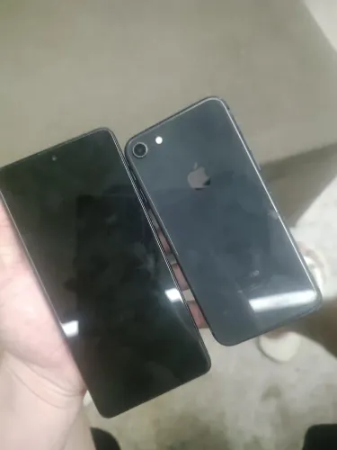 Dois celulares pra vender , falta só troca a tela ,pra quem mexe com cll e bom...