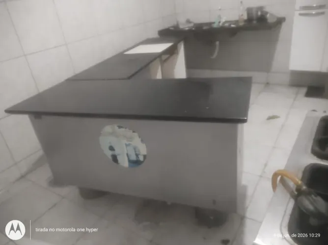 Balção de chão vem todo bm .