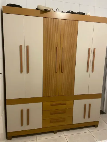Guarda roupa 100% MDF em estado de novo 