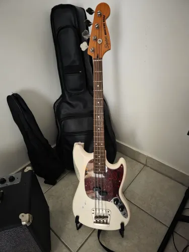 contrabaixo elétrico short scale squier mustang classic