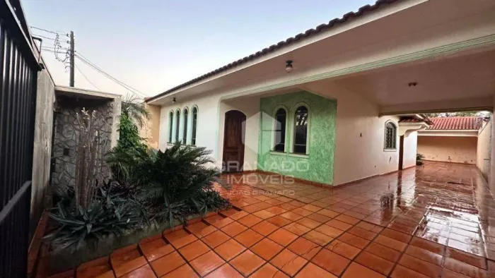 Casa com 3 dormitórios à venda, 171 m² por R$ 550.000,00 - Centro - Maringá/PR