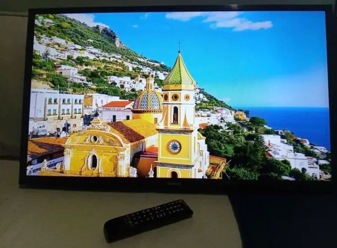 Vendo tv Samsung smart 32 toda filé toda zera sem defeito toda filé ?600$?..aceito troca