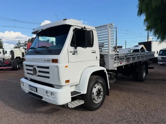CAMINHÃO CARROCERIA