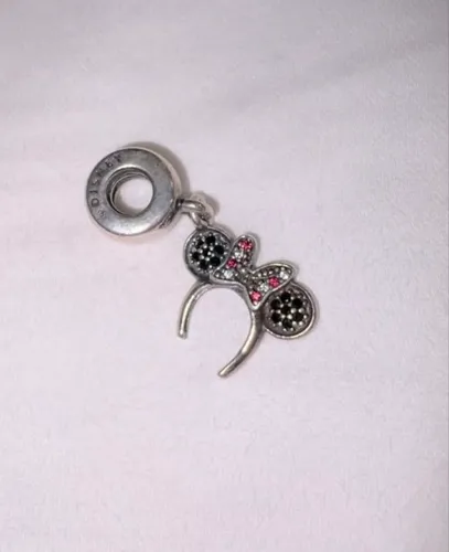 berloque tiara minnie de prata 925 com cristal preto, zircônia vermelha e clara - pandora