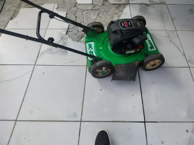 Vendo Máquina de cortar grama Trapp a gasolina 158cc