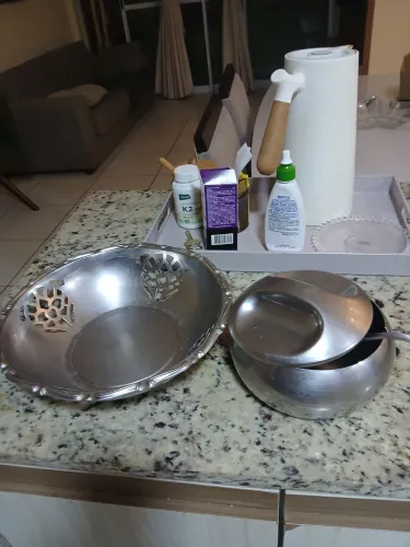 Farinheiro e paozeira inox 25 resis cada os dois 40 reais 
