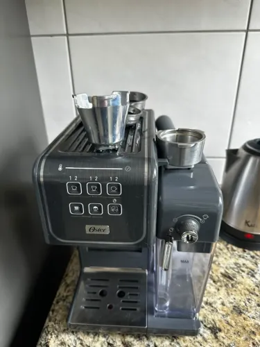 Cafeteira Expresso Oster Prima Latte Grafite - Completa