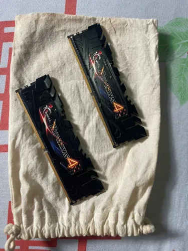 Memoria RAM 16GB (2 Pentes de 8GB)