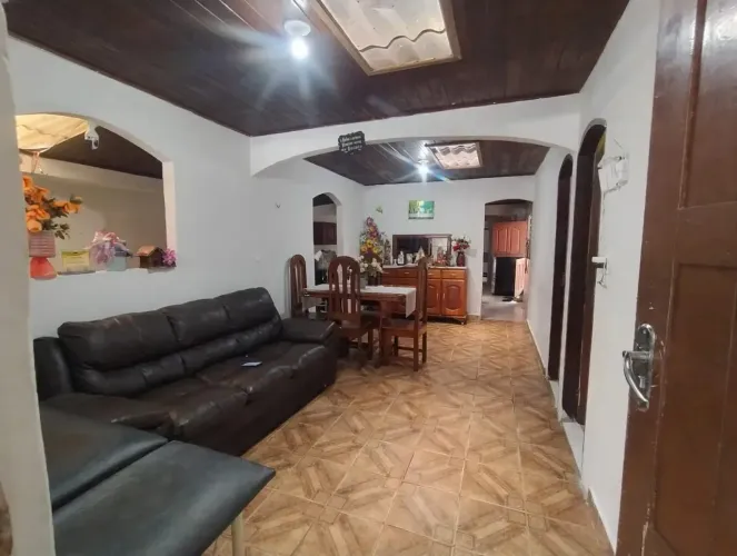 ALUGO CASA DE 3/4 SENDO 2 SUÍTES QUASE EM FRENTE AO IDEAL CIDADE NOVA