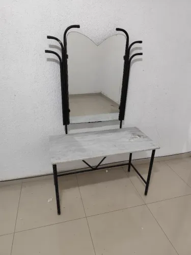 Penteadeira retrô em mármore