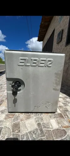 Geladeira para caminhão.