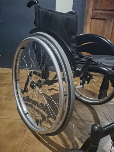 Cadeira de rodas nova