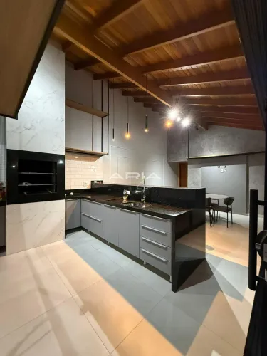 Casa com 4 quartos à venda no Jd Champagnat próximo ao Armazém da Moda