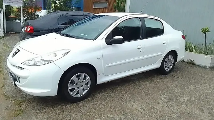 Peugeot 207 Sedan Passion XR 1.4 Flex 8V 4P 2012