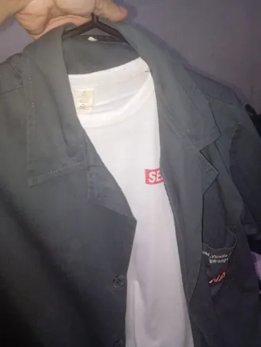 Jaleco e camiseta do Senai