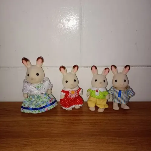 Bonequinhos Sylvanian Families Família Dos Coelhos Chocolate