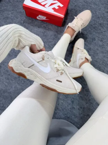 Tênis Nike revolutonll