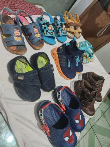 Vendo Lote de sandalias/tenis masculino