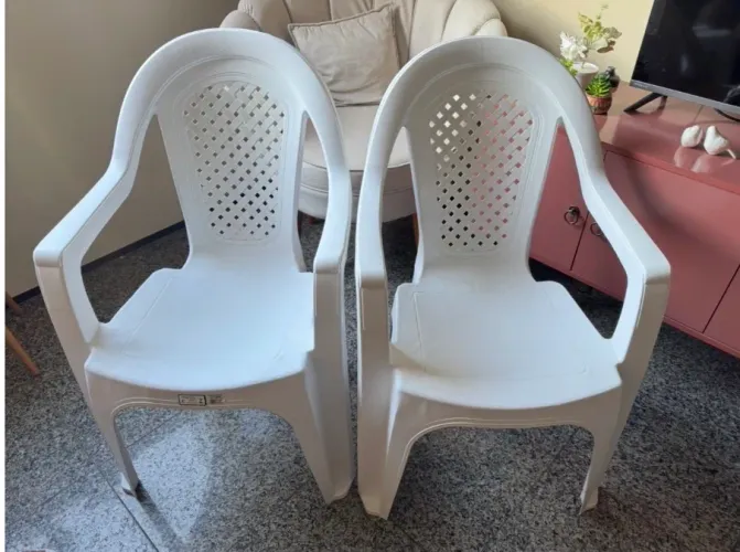 Cadeiras plásticas