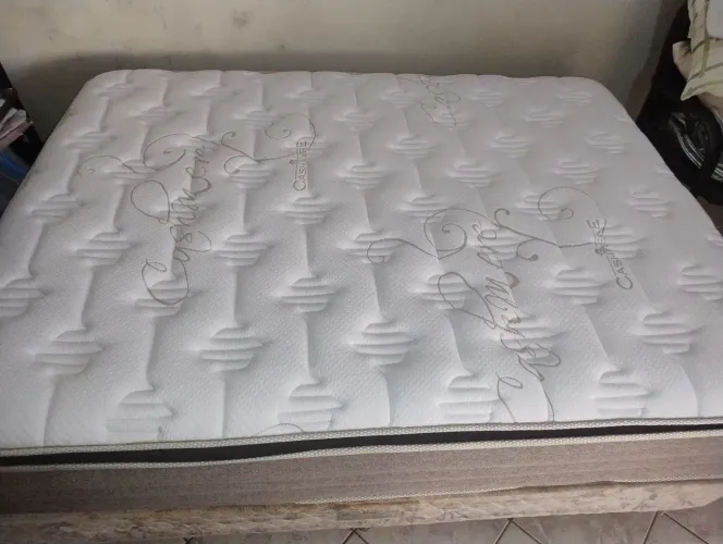 Vendo colchão com molas ensacadas e pilow top