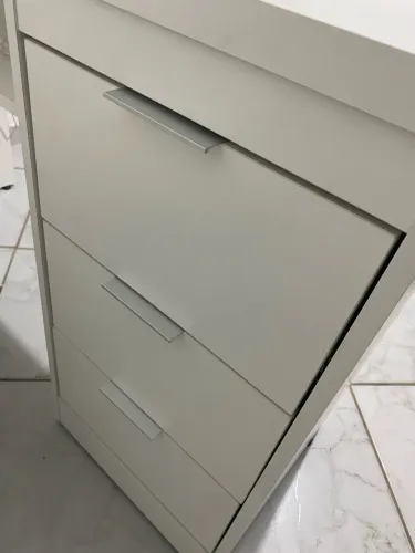 Mesa nail + cadeira + expositor 