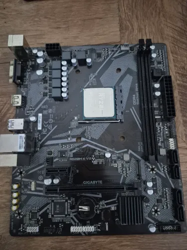 Placa mae a520 e processador ryzen 3 3200g. Aceito cartao