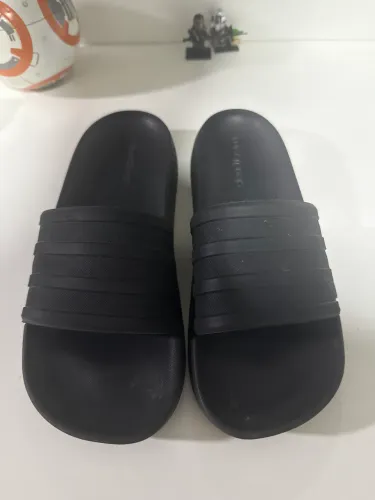 Chinelo guess e adidas
