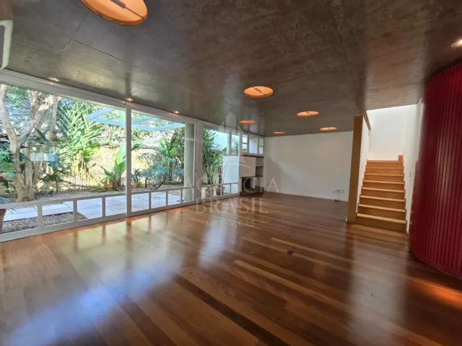 Vila Nova Conceição 3 dormitórios, sobrado moderno, facíl acesso Parque Ibirapuera, agende
