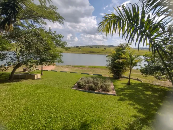 Vende-se Casa a Beira da Represa no Município de Ribeirão Claro PR