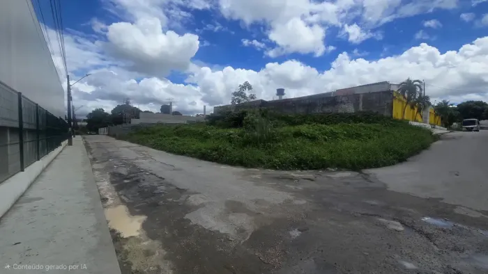 Terreno Comercial Próximo à Av. das Torres Ideal para Clínica, Laboratório ou Centro Médic