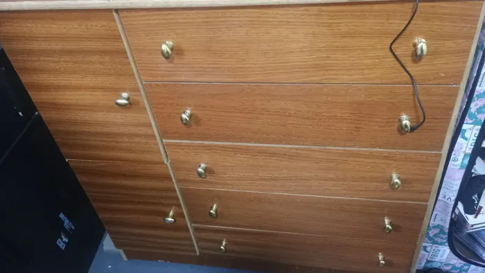 Vende se cômoda de madeira