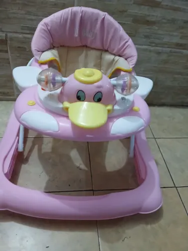 Andador musical rosa patinho