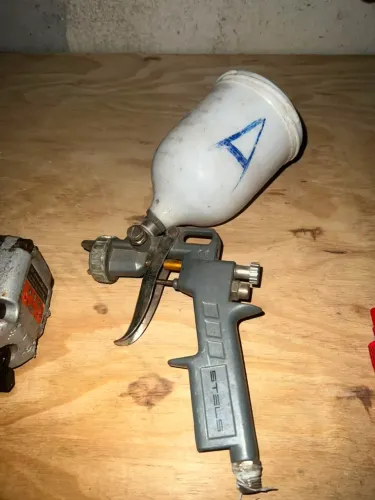 Pistola de Pintura Pneumática por Gravidade da marca Stels