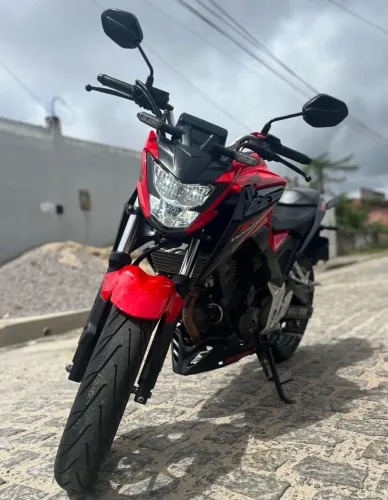 Honda CB Twister 2023 ABS - Vermelha - Quitada e Sem Detalhes!