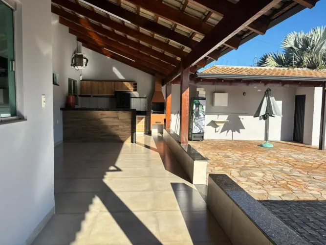 Casa à venda no bairro Chácaras Tubalina em Uberlândia