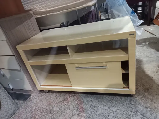 Rack super elegante entrego de rodinhas