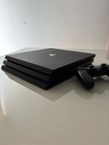 PS4 Pro 1TB - 4K - 2 Controles Originais