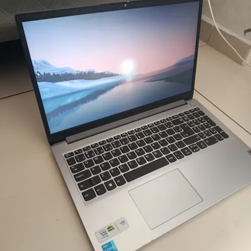 Lenovo Ideapad - 1 15IAU7 - i3 de 12° Geração - 8 GB de RAM