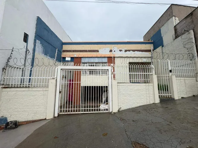 Casa Comercial com 3 Quartos no Araés