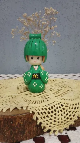 Boneca Japonesa Kokeshi Vintage Verde Kimono Madeira Pintada Anos 70 Rara