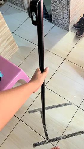 Manequim perninha com pedestal