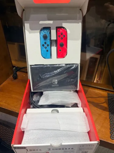 NINTENDO SWITCH DESBLOQUEADO OLED - NA CAIXA IMPECÁVEL 