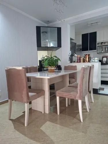 Mesa com 6 cadeiras 