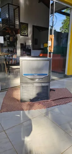 Máquina de Gelo Industrial Ice Mate / Macom SRM-45A - Produção de até 41 kg/dia R$ 3.900