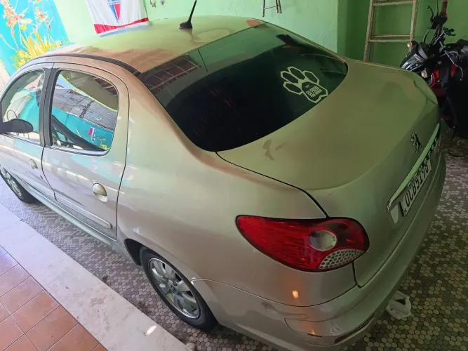 Peugeot 207 Sed. Passion XR Sport 1.4 Flex 8V 4P 2012