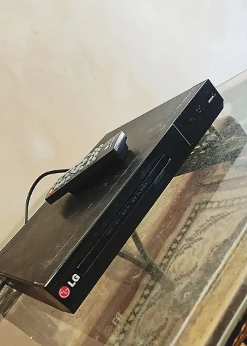 Aparelho DVD + 60 Filmes e + 15 Séries